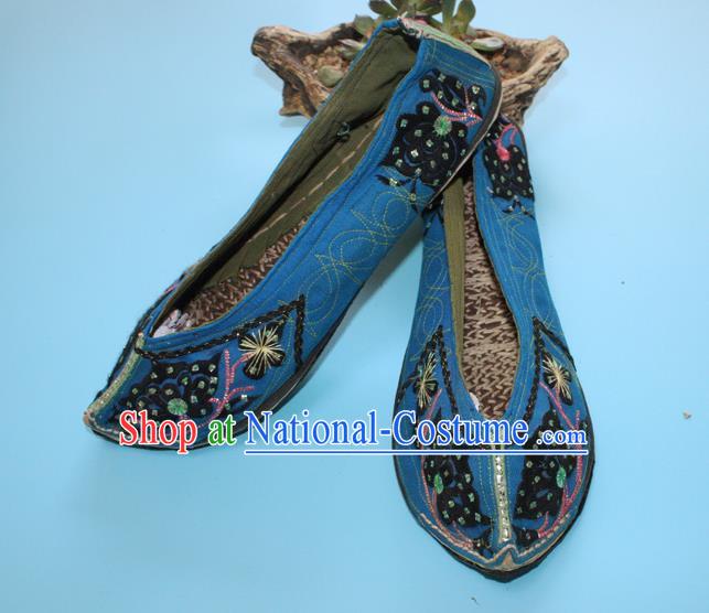 Chinese Yunnan Woman Blue Cloth Shoes Traditional Ethnic Embroidered Shoes Handmade Yi Nationality Shoes