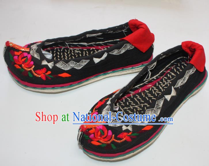 Chinese Yi Ethnic Female Shoes Traditional Black Embroidered Shoes Handmade Strong Cloth Soles Shoes