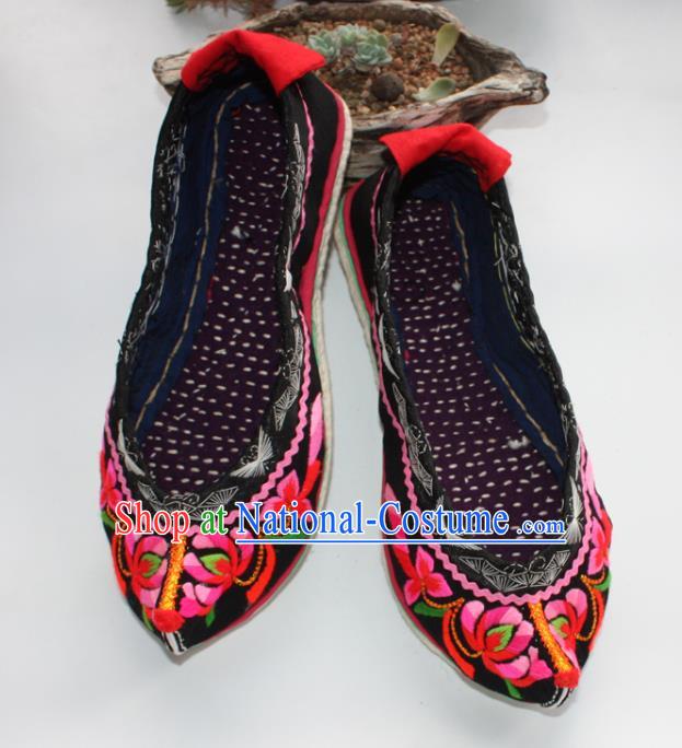 Chinese Handmade Yi Nationality Female Shoes Yunnan Black Satin Shoes Traditional Ethnic Embroidered Shoes