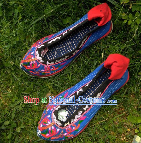 Chinese Yi Nationality Dance Shoes Handmade Yunnan Ethnic Blue Cloth Shoes Traditional Embroidered Shoes