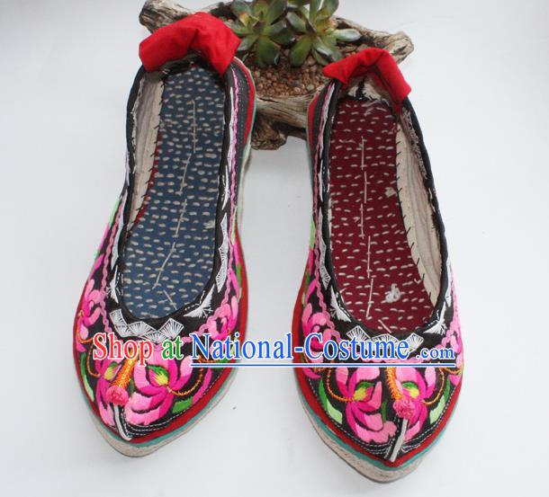 Chinese Handmade Yunnan Ethnic Shoes Traditional Black Embroidered Shoes Yi Nationality Dance Shoes