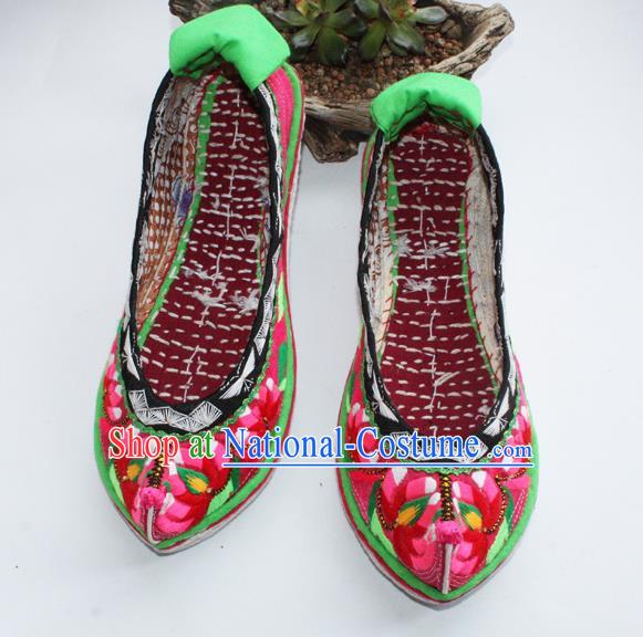 Chinese Yi Nationality Folk Dance Shoes Handmade Yunnan Ethnic Woman Shoes Traditional Embroidered Shoes