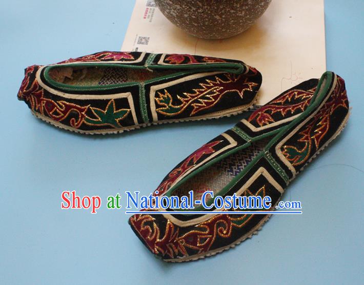 Chinese Handmade Strong Cloth Soles Shoes Folk Dance Shoes Traditional Shui Nationality Black Embroidered Shoes