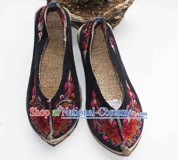 Chinese Traditional Embroidered Butterfly Shoes Yi Nationality Woman Shoes Handmade Yunnan Ethnic Black Cloth Shoes