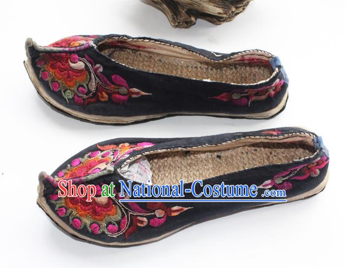 Chinese Traditional Embroidered Butterfly Shoes Yi Nationality Woman Shoes Handmade Yunnan Ethnic Black Cloth Shoes