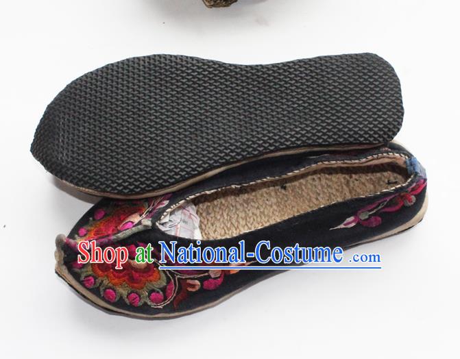 Chinese Traditional Embroidered Butterfly Shoes Yi Nationality Woman Shoes Handmade Yunnan Ethnic Black Cloth Shoes