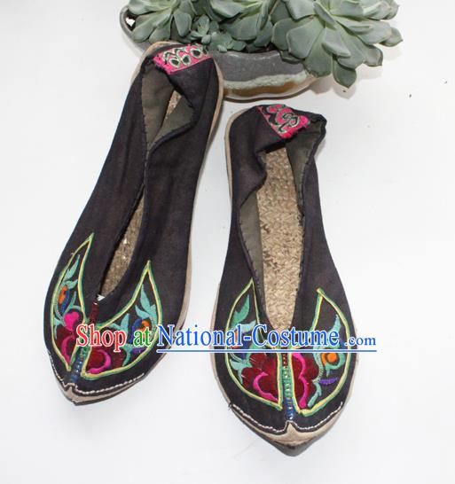 Chinese Handmade Yunnan Ethnic Black Cloth Shoes Traditional Embroidered Shoes Yi Nationality Folk Dance Shoes