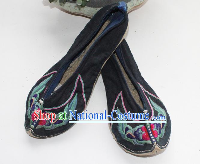 Chinese Yi Nationality Folk Dance Shoes Handmade Yunnan Ethnic Black Cloth Shoes Traditional Embroidered Shoes