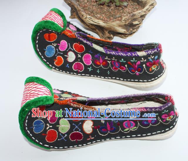 Chinese Traditional Court Embroidered Shoes Handmade Yi Nationality Shoes Yunnan Ethnic Black Cloth Shoes