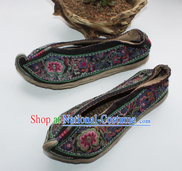 Chinese Yi Nationality Shoes Yunnan Ethnic Wedding Shoes Traditional Black Cloth Shoes Handmade Full Embroidered Shoes