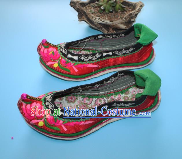 Chinese Handmade Yunnan Ethnic Woman Shoes Traditional Wedding Red Embroidered Shoes Yi Nationality Folk Dance Shoes