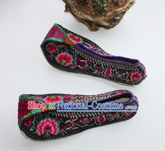 Chinese Yi Nationality Shoes Yunnan Ethnic Dance Shoes Traditional Court Black Cloth Shoes Handmade Embroidered Shoes