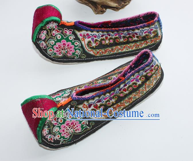 Chinese Traditional Court Black Cloth Shoes Handmade Full Embroidered Shoes Yi Nationality Shoes Yunnan Ethnic Dance Shoes