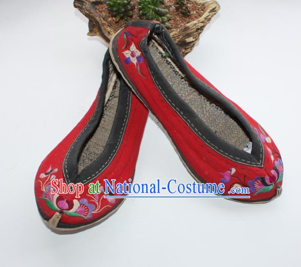 Chinese Yi Nationality Embroidered Shoes Yunnan Ethnic Dance Shoes Handmade Red Cloth Shoes