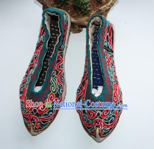 Chinese Yunnan Ethnic Folk Dance Shoes Handmade Strong Cloth Soles Shoes Shui Nationality Embroidered Shoes