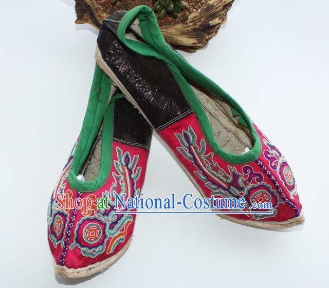 Chinese Handmade Ethnic Strong Cloth Soles Shoes Shui Nationality Embroidered Shoes Yunnan National Woman Shoes