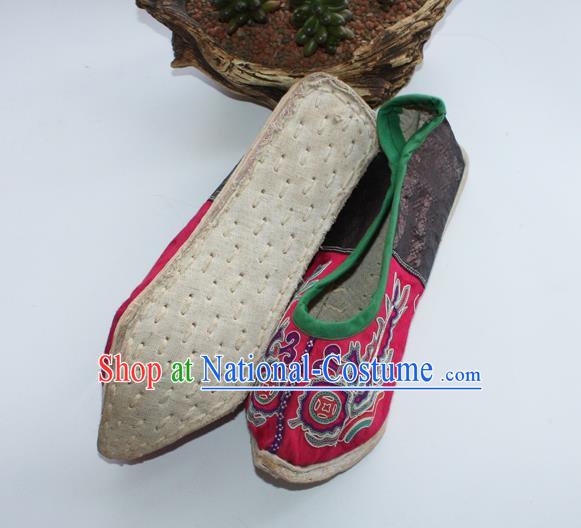 Chinese Handmade Ethnic Strong Cloth Soles Shoes Shui Nationality Embroidered Shoes Yunnan National Woman Shoes