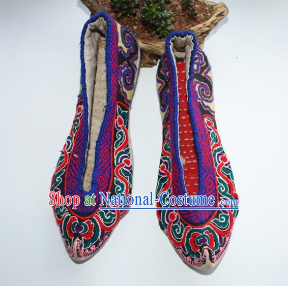 Chinese Yunnan Ethnic Folk Dance Red Shoes Handmade Strong Cloth Soles Shoes Shui Nationality Full Embroidered Shoes