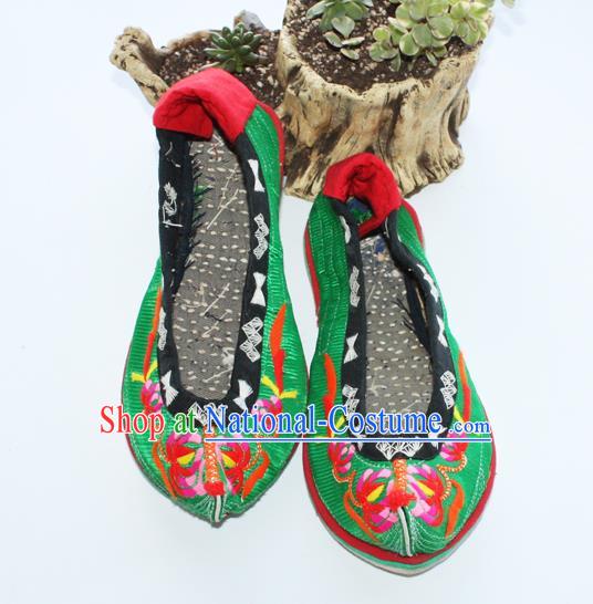 Chinese Yunnan National Woman Green Shoes Handmade Ethnic Folk Dance Shoes Yi Nationality Embroidered Shoes