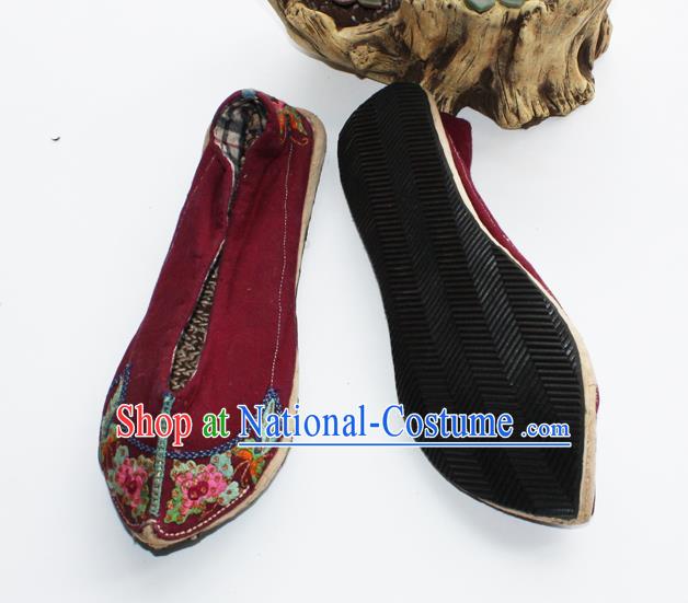 Chinese Handmade Ethnic Wine Red Cloth Shoes Yi Nationality Dance Embroidered Shoes Yunnan National Female Shoes