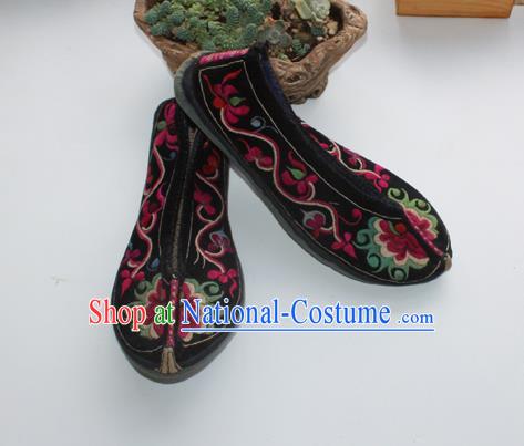 Chinese Yunnan National Female Shoes Handmade Ethnic Black Cloth Shoes Yi Nationality Dance Embroidered Shoes