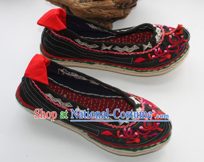 Chinese Yi Nationality Folk Dance Shoes National Yunnan Female Shoes Handmade Ethnic Black Cloth Embroidered Shoes