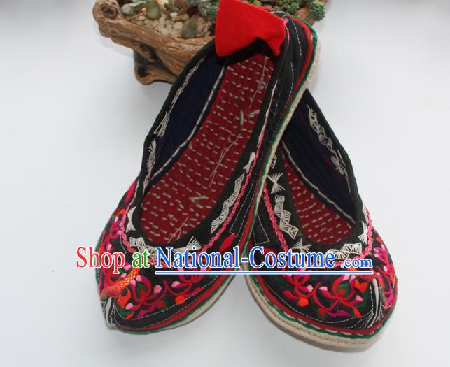 Chinese Yi Nationality Folk Dance Shoes National Yunnan Female Shoes Handmade Ethnic Black Cloth Embroidered Shoes