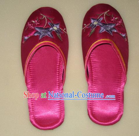 Chinese Wedding Footwear Bride Shoes Handmade Rosy Satin Shoes Embroidery Petunia Slippers