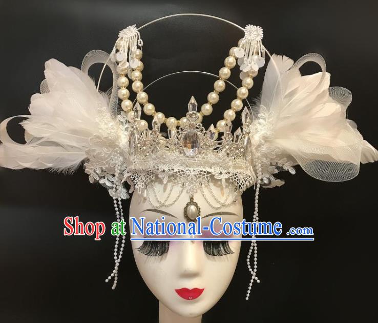 Top Baroque Pearls Hair Clasp Cosplay Princess Hair Accessories Halloween Catwalks White Feather Royal Crown Carnival Parade Headdress