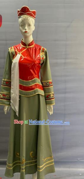 Chinese Ewenki Nationality Clothing Evenki Minority Folk Dance Dress Uniforms Heilongjiang Ethnic Wedding Garment Costume and Hat