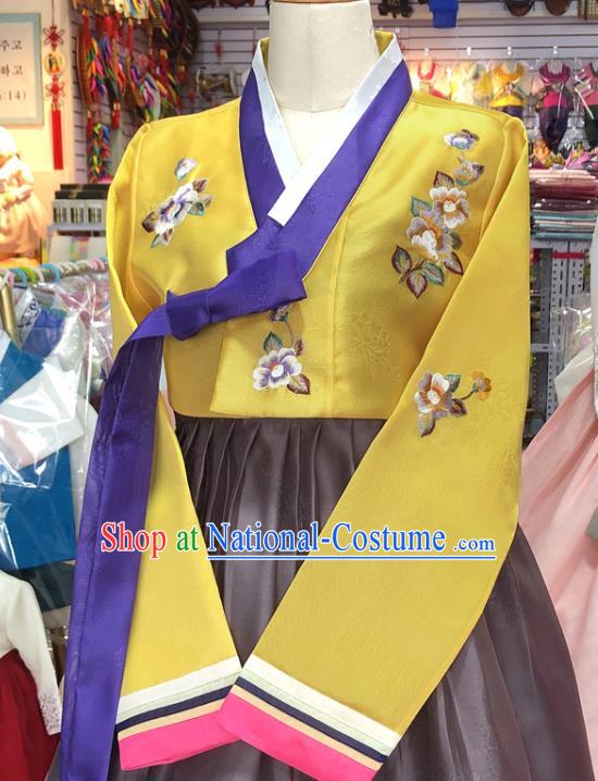 Korean Traditional Court Hanbok Clothing Classical Wedding Garment Costumes Bride Fashion Embroidered Yellow Blouse and Grey Dress