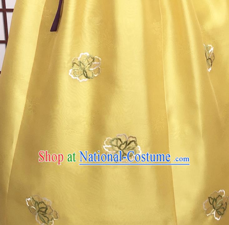 Korean Bride Fashion Clothing Embroidered Green Blouse and Yellow Dress Traditional Court Hanbok Costume Classical Wedding Garments