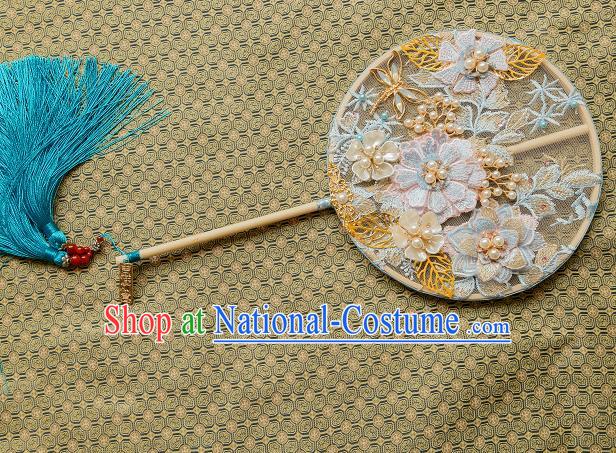 China Traditional Wedding Pearls Fan Bride Palace Fan Classical Embroidered Fan Handmade Silk Fan