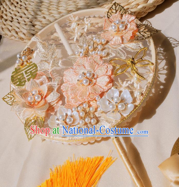 China Classical Embroidered Fan Handmade Silk Fan Traditional Wedding Shell Flowers Fan Bride Palace Fan