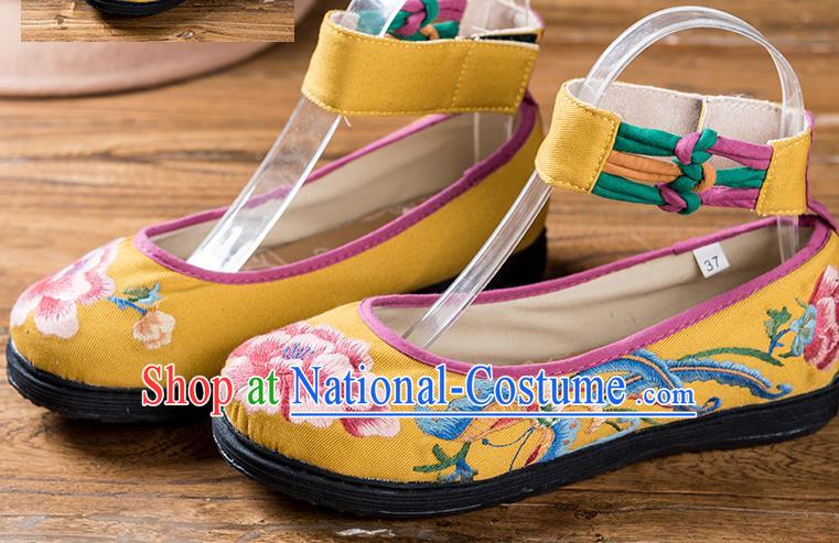 China National Old Beijing Cloth Shoes Embroidered Peony Butterfly Shoes Handmade Woman Yellow Flax Shoes Folk Dance Shoes