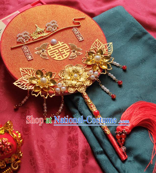 China Bride Palace Fan Classical Golden Peony Circular Fan Handmade Red Silk Fan Traditional Wedding Fan