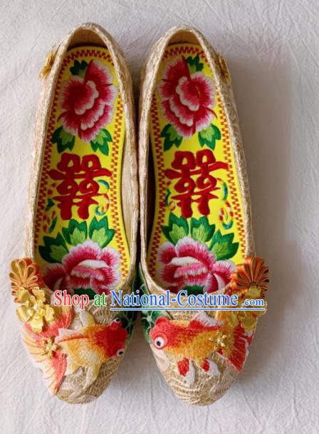 China Handmade Bride Shoes Xiuhe Suit Shoes Wedding Golden Lace Shoes Embroidered Goldfish Shoes