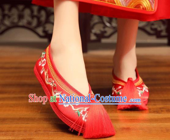 China Xiuhe Shoes Classical Wedding Shoes Handmade Bride Shoes Embroidered Shoes Red Cloth Shoes