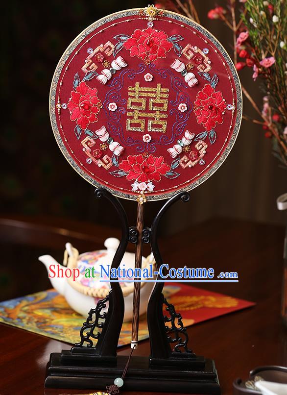 China Handmade Red Silk Palace Fan Traditional Hanfu Shell Circular Fans Wedding Bride Embroidered Peony Fan