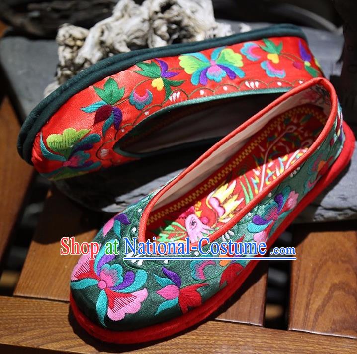 Handmade China National Woman Atrovirens Satin Shoes Yunnan Ethnic Wedding Embroidered Shoes Folk Dance Shoes