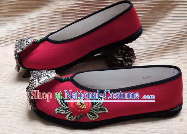 Handmade China Ethnic Dance Shoes National Woman Red Cloth Shoes Yunnan Wedding Embroidered Shoes Bride Silver Tassel Shoes