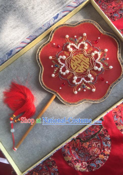 China Traditional Hanfu Dance Fans Wedding Embroidered Beads Fan Handmade Bride Red Silk Palace Fan