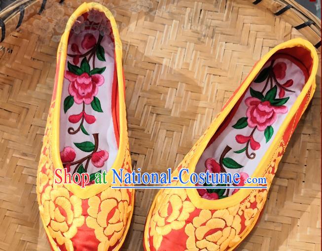 Handmade China Yunnan Ethnic Bride Shoes Embroidered Red Satin Shoes National Woman Wedding Cloth Shoes