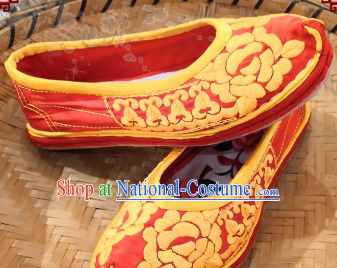 Handmade China Yunnan Ethnic Bride Shoes Embroidered Red Satin Shoes National Woman Wedding Cloth Shoes