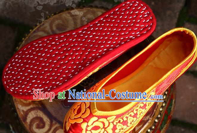 Handmade China Yunnan Ethnic Bride Shoes Embroidered Red Satin Shoes National Woman Wedding Cloth Shoes