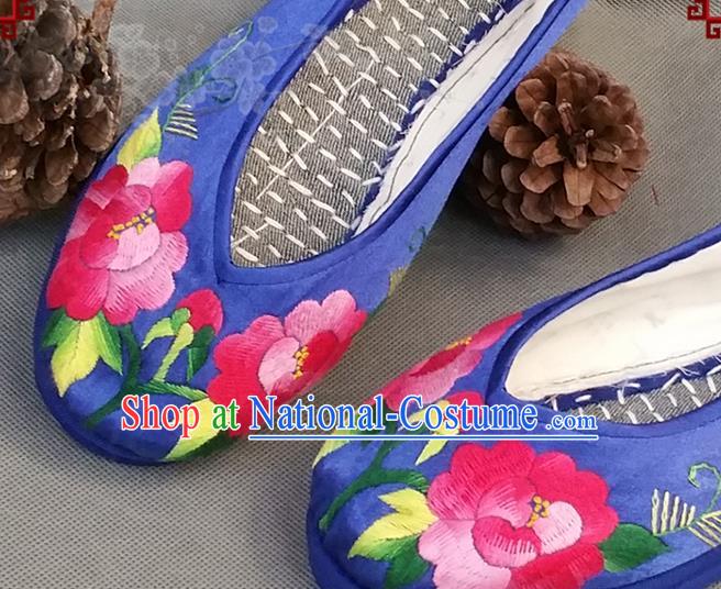 Handmade China National Woman Dance Cloth Shoes Yunnan Ethnic Blue Satin Shoes Embroidered Peony Shoes