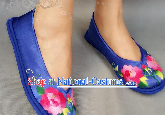 Handmade China National Woman Dance Cloth Shoes Yunnan Ethnic Blue Satin Shoes Embroidered Peony Shoes