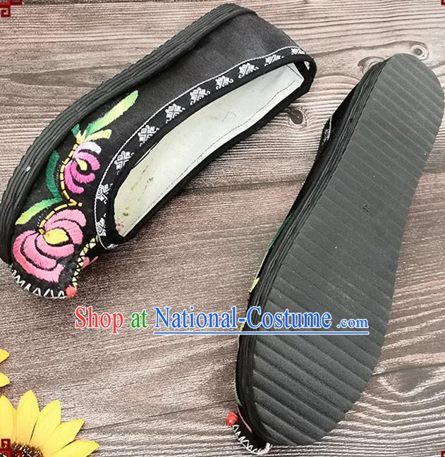 Handmade China Embroidered Black Satin Shoes National Woman Cloth Shoes Yunnan Ethnic Dance Shoes