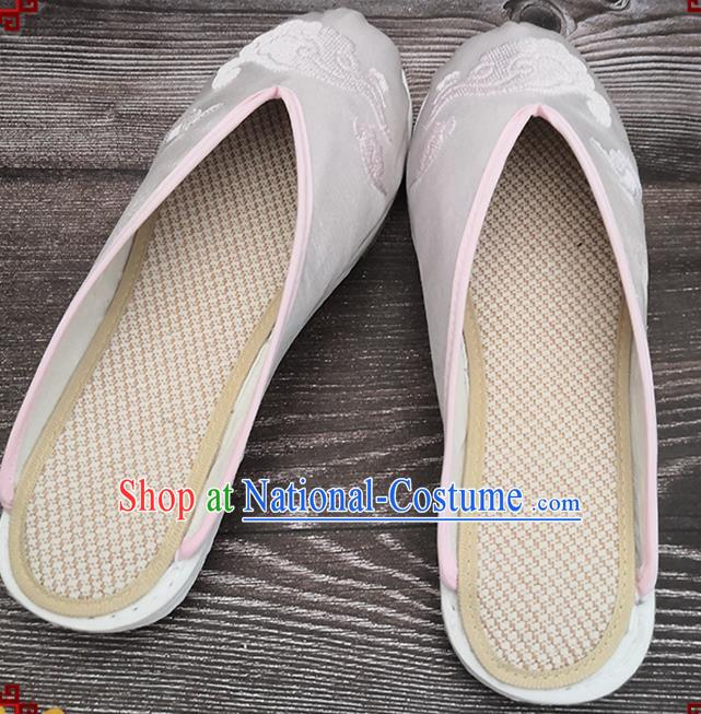 Chinese Woman Slippers National Shoes Handmade Embroidery Cloud Argent Satin Shoes