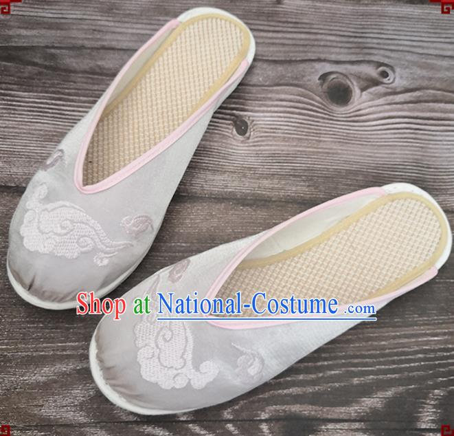 Chinese Woman Slippers National Shoes Handmade Embroidery Cloud Argent Satin Shoes